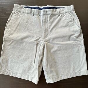 Vineyard Vines Men's Light Grey Never Worn Flat Front Shorts